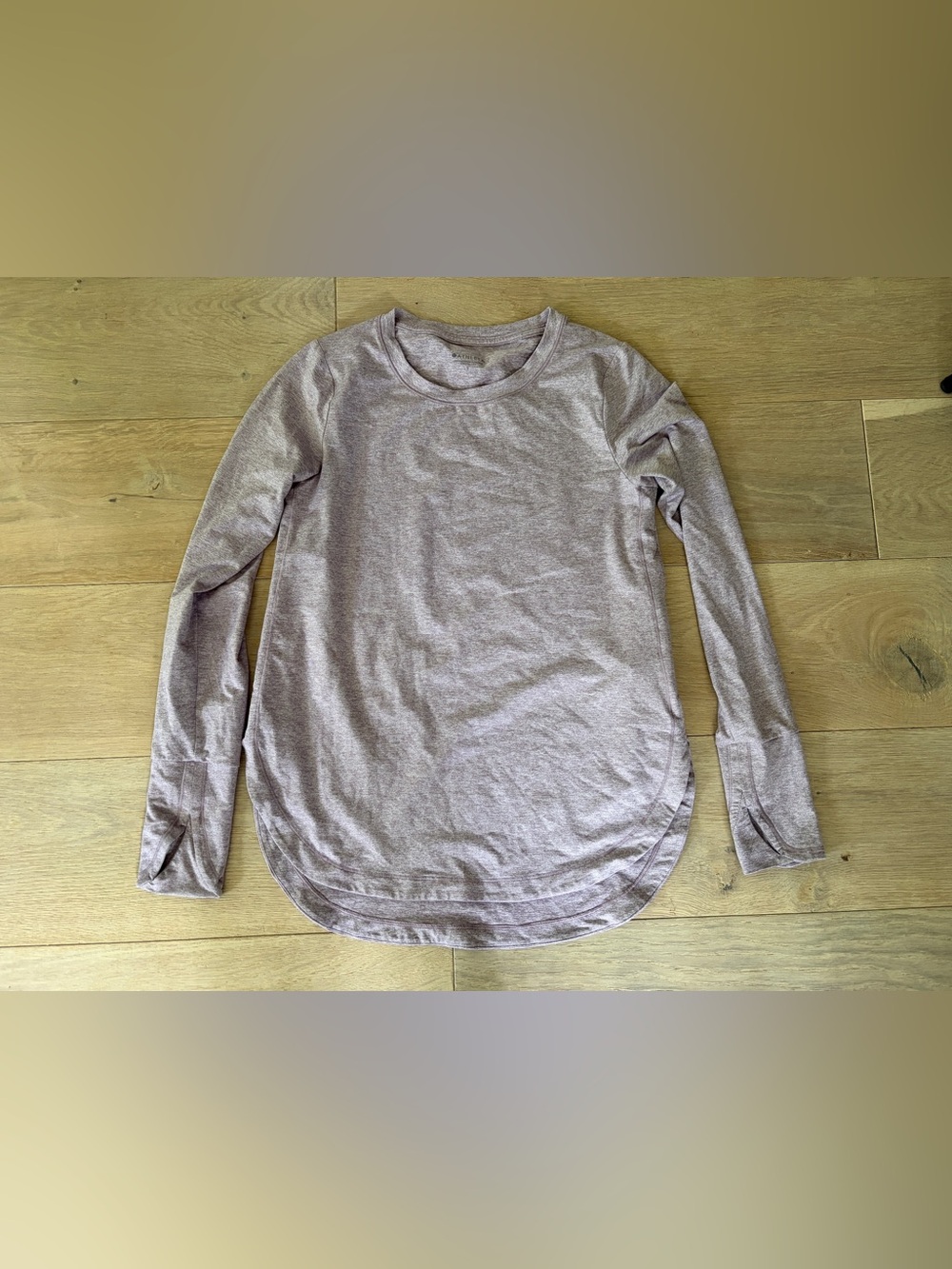 Athleta workout athlete shirt thumb holes hiking gorpcore outdoor - Small